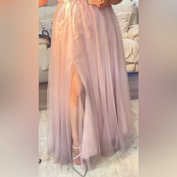 Beautiful woman’s dress for wedding or prom, cocktail parties good condition. - Picture 6 of 6